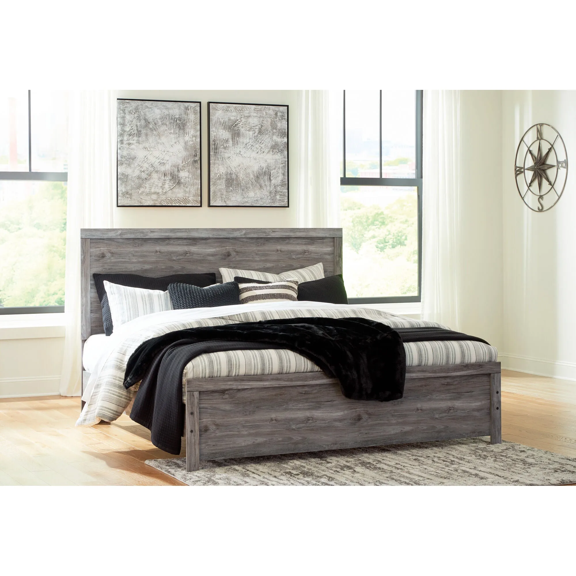 Bronyan Panel Bed