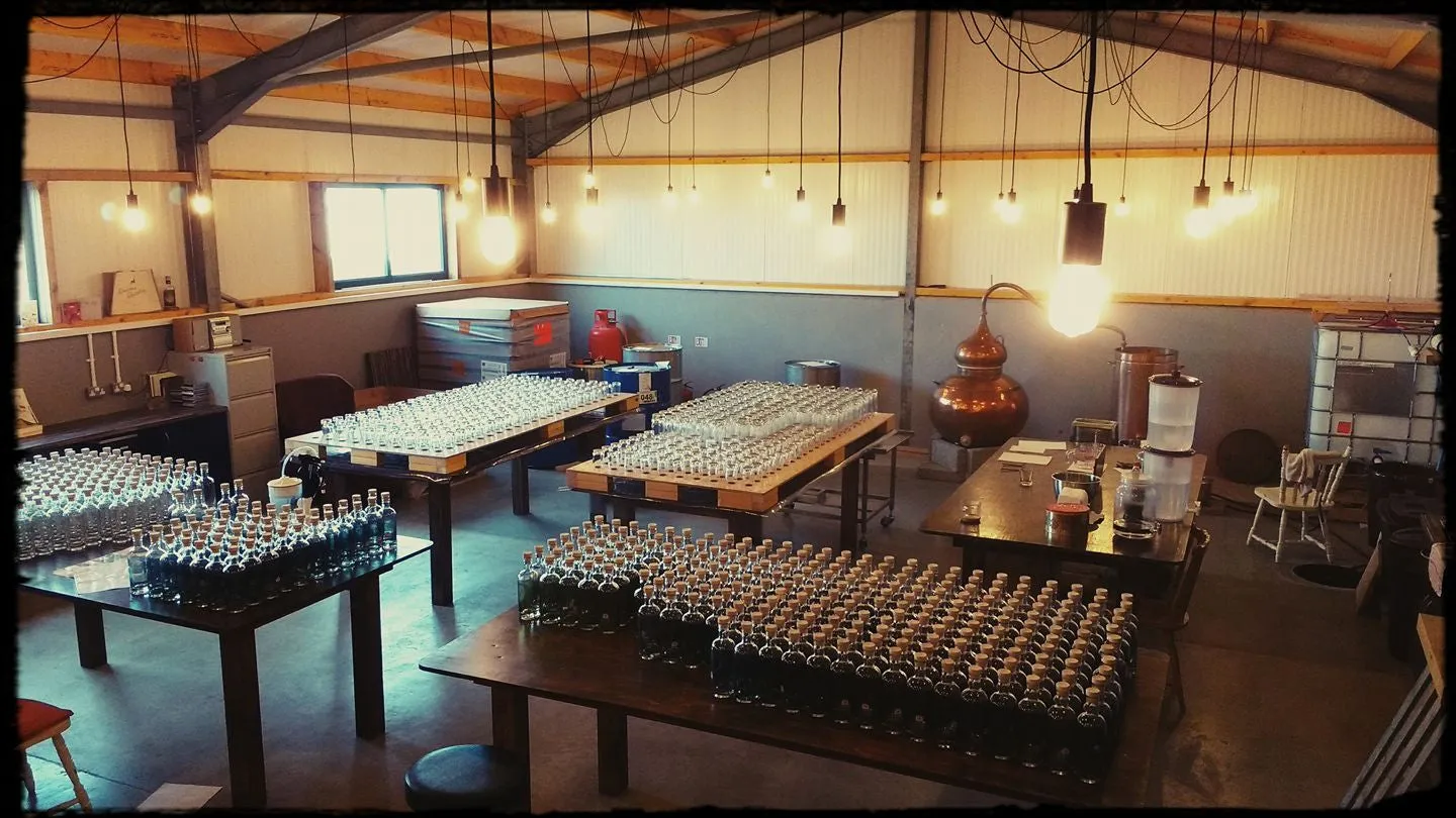 Deerness Distillery Gin - Sea Glass 20cl with gin mat