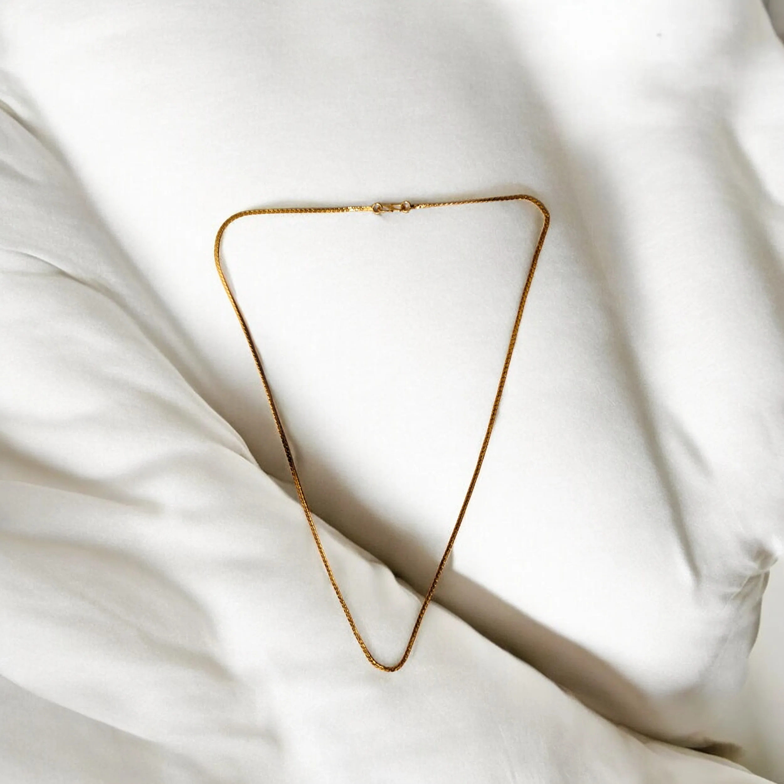 Jewelestia Golden Simplicity Chain